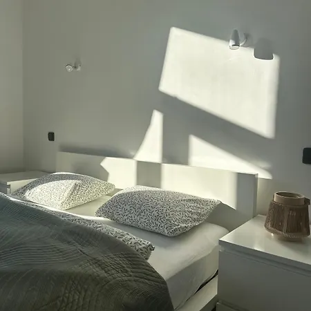 Modern Apartment, Great Accessibility For Rock For People *