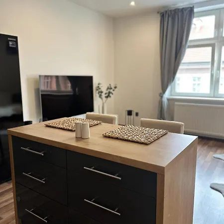 Modern Apartment, Great Accessibility For Rock For People *